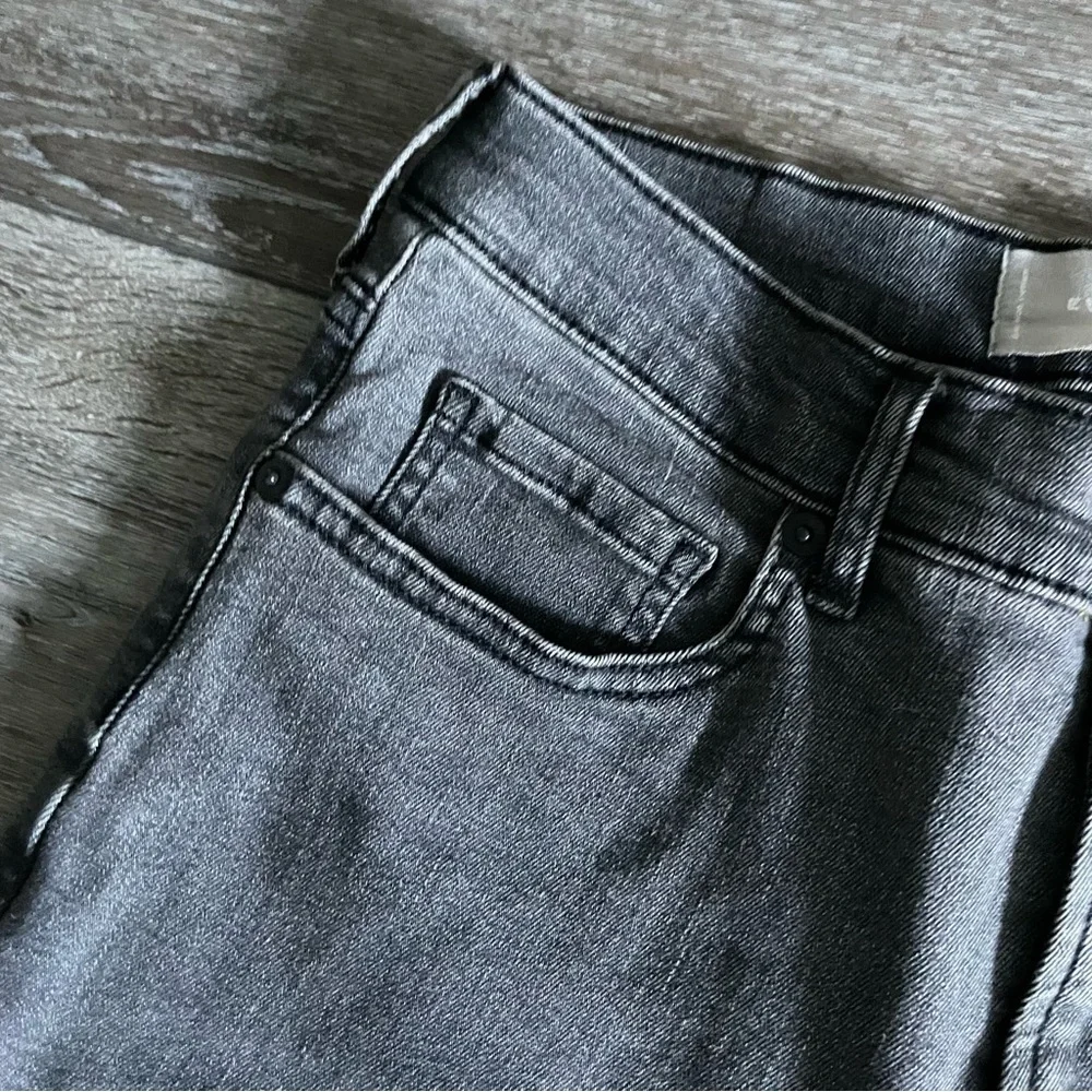 EVERLANE Mid-Rise Jeans Size 30 Reg Washed Black